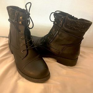 Super cute dream pairs short black boots!
